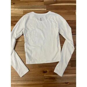 Bench Long Sleeve White Top Women’s Small. Great layering piece